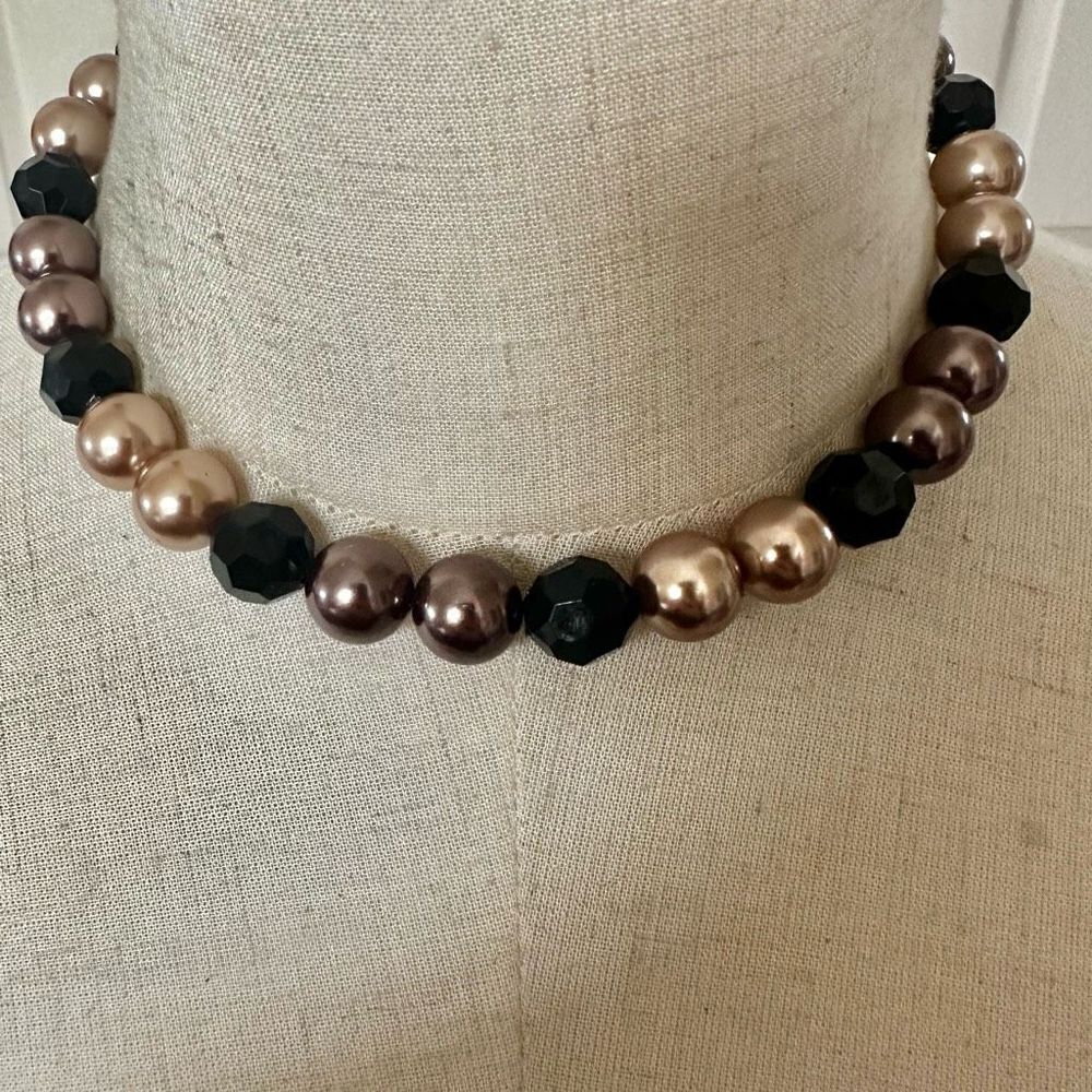 Roman black and faux pearl beaded necklace